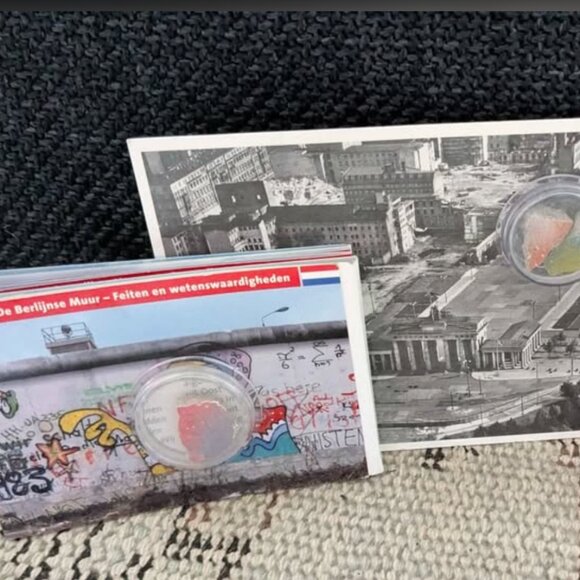 Berlin Wall Pieces and Memorabilia - History - Tourist Souvenir - Picture 3 of 5